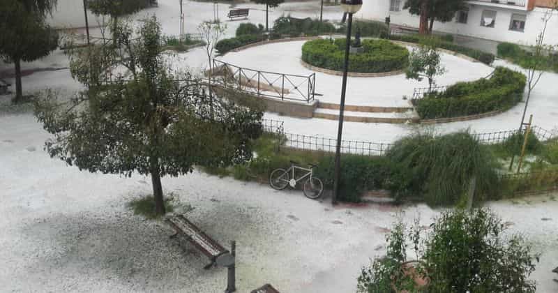 El Ayuntamiento activó un dispositivo especial de limpieza ante la intensa granizada caída en Leganés