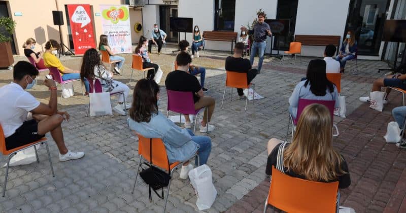 Jóvenes y adolescentes trasladan sus inquietudes al Gobierno municipal en el II Pleno Joven de Fuenlabrada
