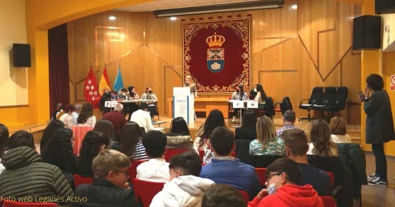 Los institutos Pedro Duque y San Nicasio disputan este viernes la final de la II Liga de Debate Escolar de Leganés
