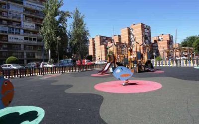 El Ayuntamiento sustituirá los suelos de 63 áreas infantiles y circuitos biosaludables de Leganés