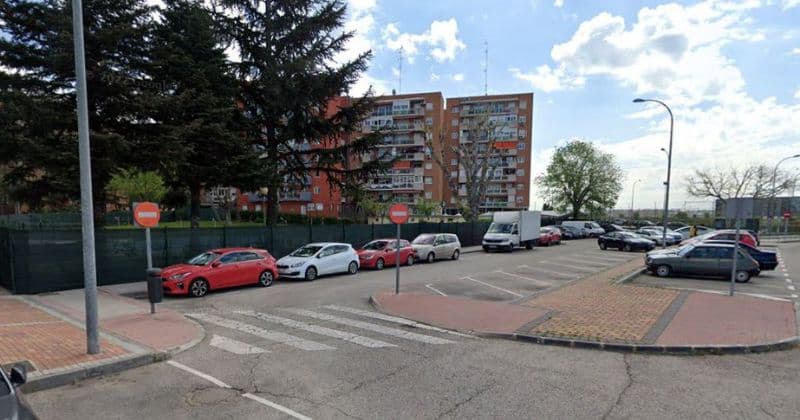 Iniciadas las obras de reurbanización de dos espacios de aparcamiento en el Parque Miraflores