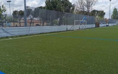Continua la renovación del césped de todos los campos de fútbol municipales