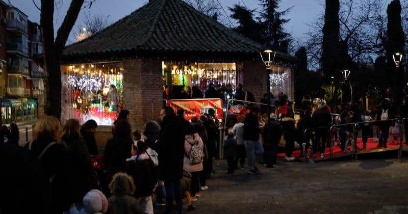 500 personas visitaron la casa de Papa Noel en Móstoles-1