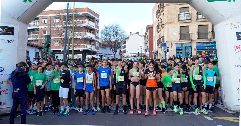 Más de 1700 atletas llenaron de color las calles de Móstoles en la XXVIII San Silvestre