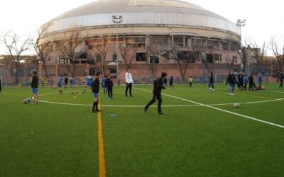 Finalizan los trabajos de renovación del primer campo de fútbol de «Mercacentro»