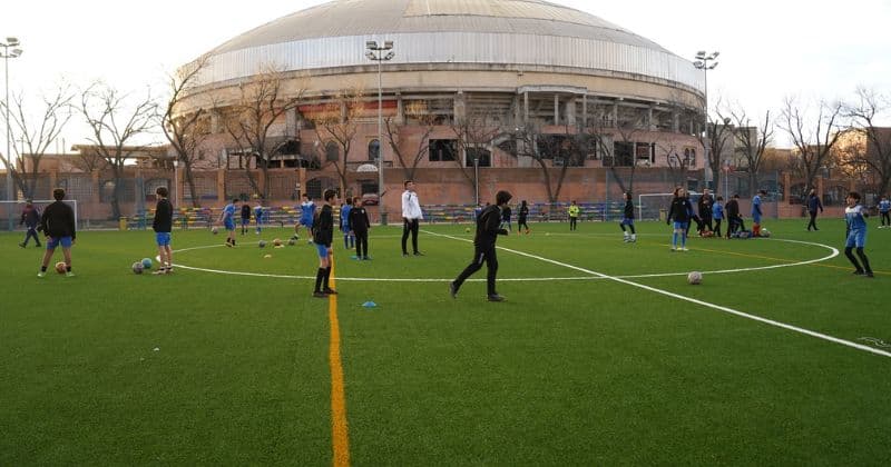 Finalizan los trabajos de renovación del primer campo de fútbol de Mercacentro